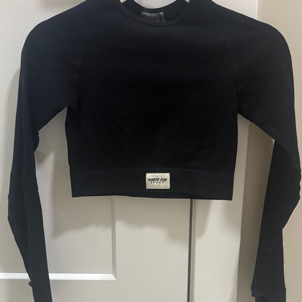 White Fox Boutique Black Ribbed Cropped Long Sleeve Top